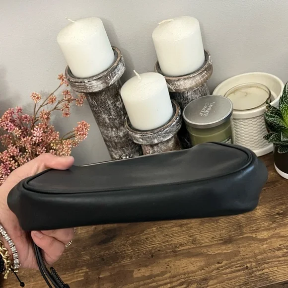 Black Leather Mouse Ear Crossbody Bag - Picture 3 of 7